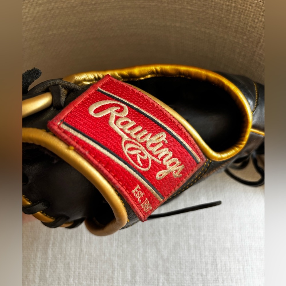 Rawlings 
R9204-2BG
11 1/2 inch - Picture 6 of 7